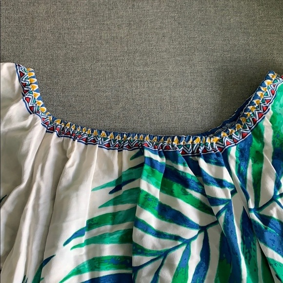 💙 5 for $25 💙 Trópica colorful Top - Picture 3 of 4